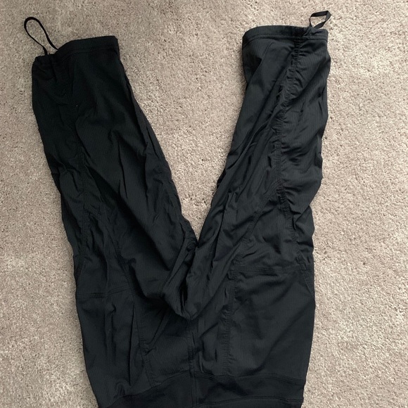 Lulu cropped dance pants - Picture 2 of 3